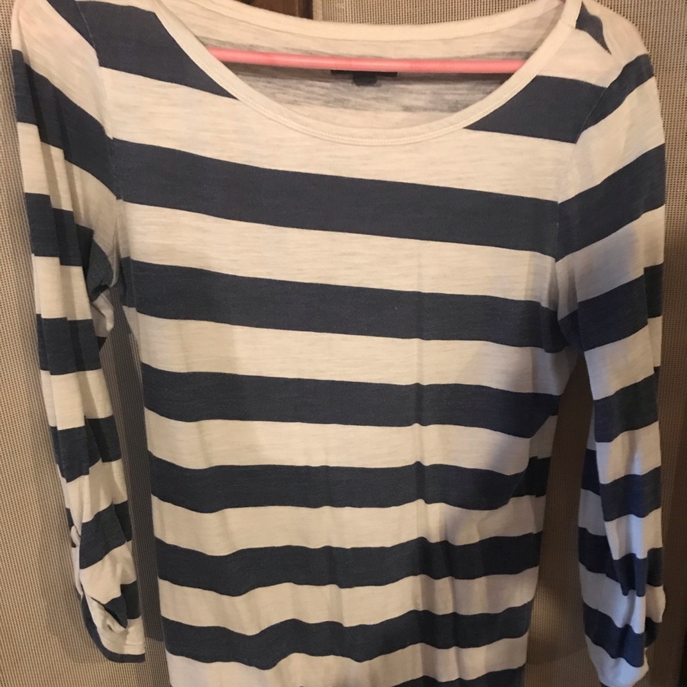 AE Quarter Length sleeve Top